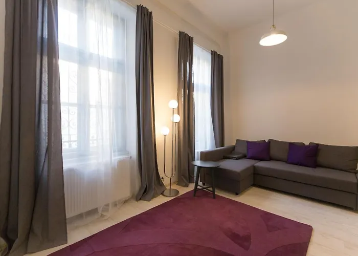 Palace District Apartment *