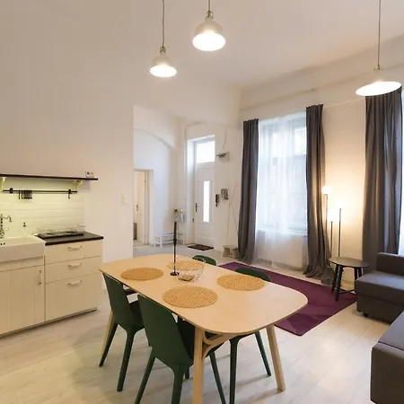 アパート Palace District