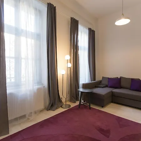 Palace District Apartman *